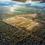837524 Luchtfoto van de voormalige vuilstortplaats bij Maarsbergen.
